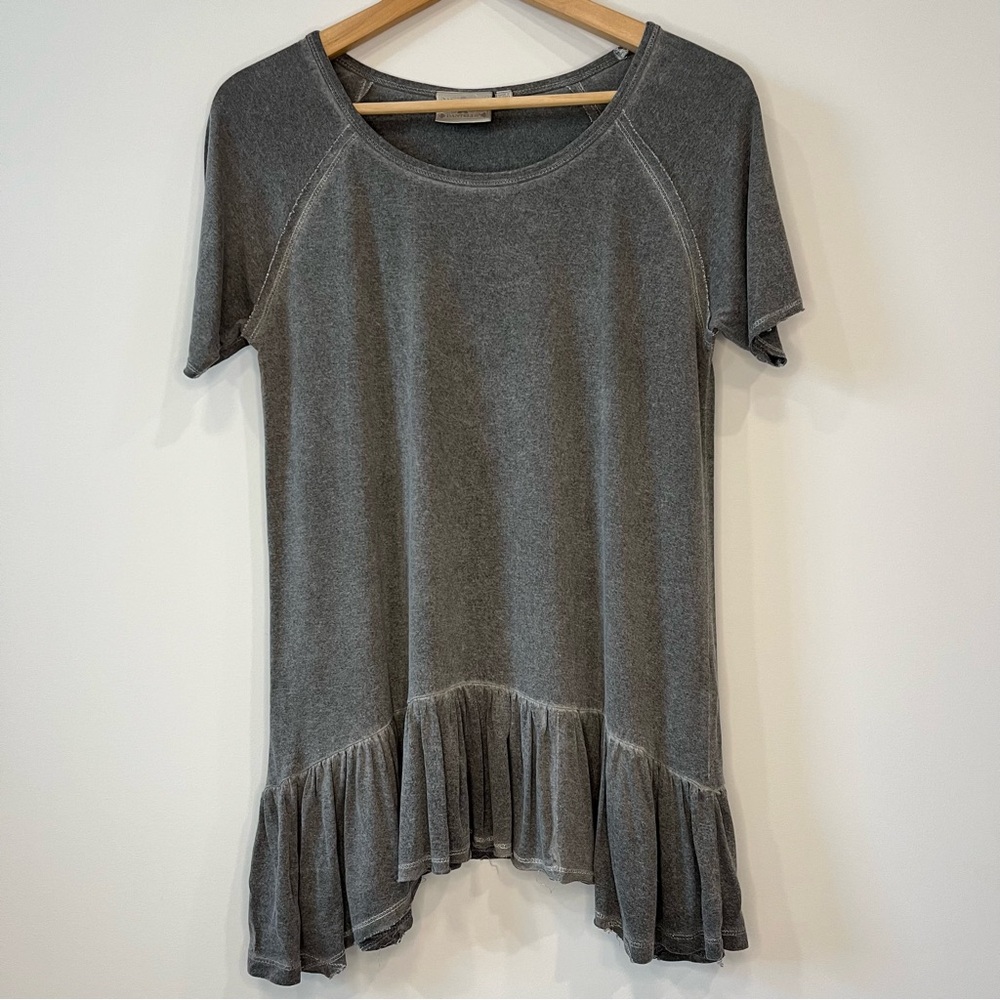 Dantelle Women's Gray Distressed Oil Dye Ruffled Hem Grunge Boho Top - Size M
